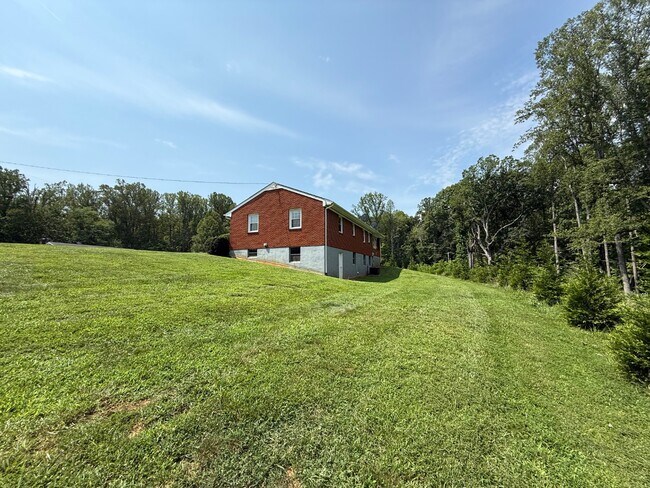 Building Photo - 369 Pleasant Hill Rd