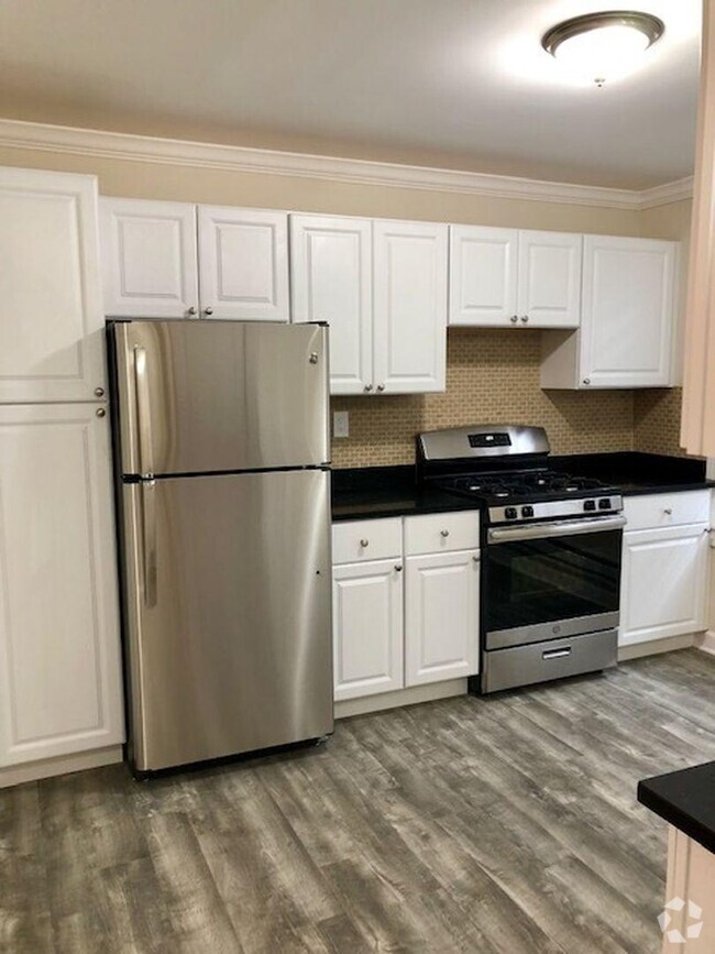 Building Photo - 1 bedroom in Chicago IL 60657