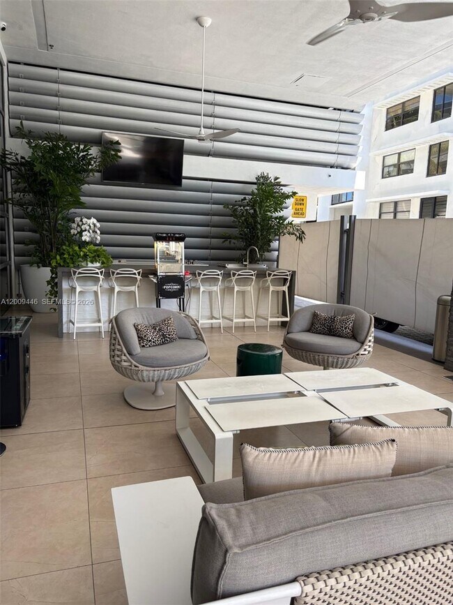 Building Photo - 5875 Collins Ave