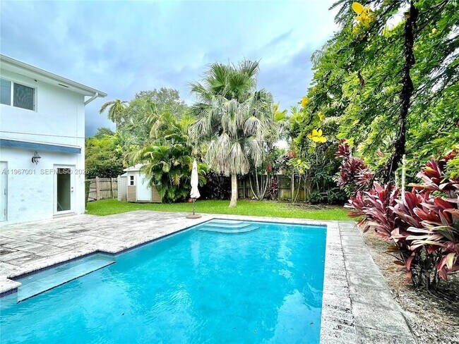 Building Photo - 10672 SW 77th Ave