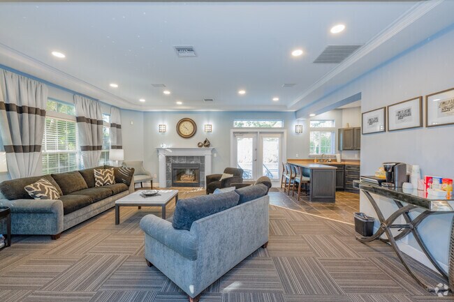 Lobby Photo - Aspen Creek