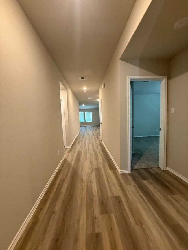 Building Photo - 1108 Belhaven St