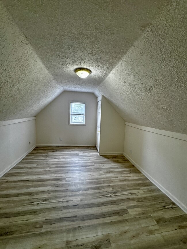 Building Photo - 907 E Taylor St