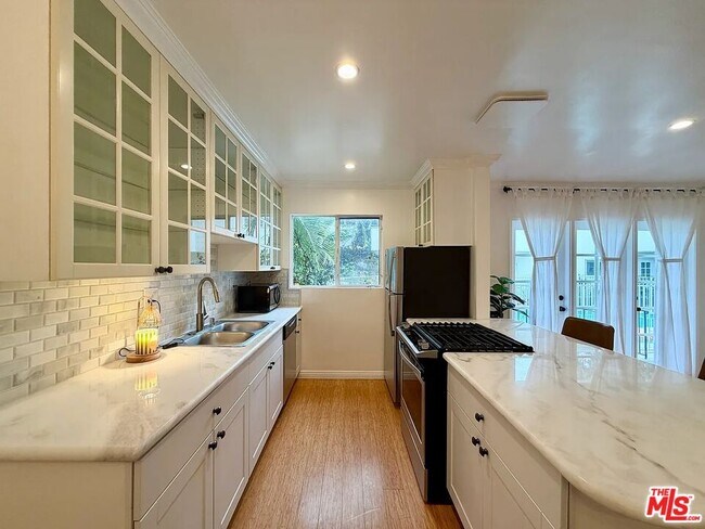 Building Photo - 1027 20th St