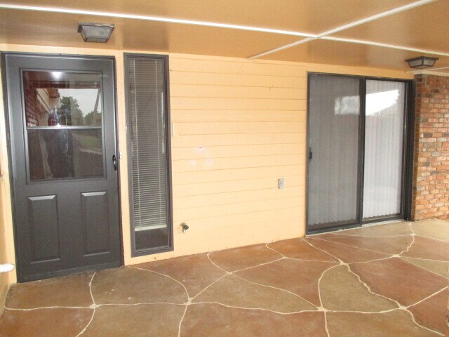 Building Photo - 8021 NW 104th St