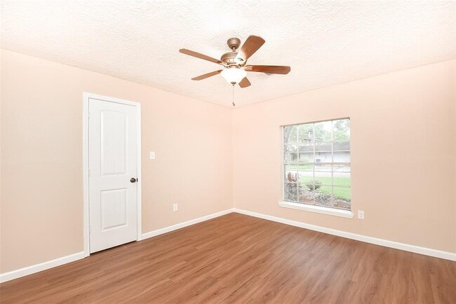 Building Photo - 2910 Colonial Dr