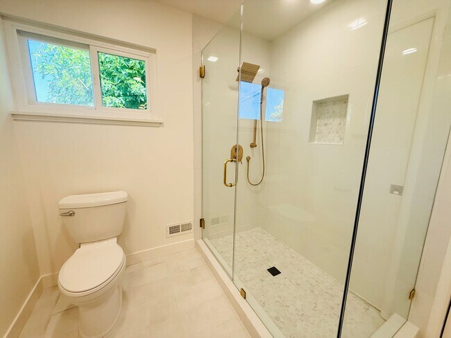 Building Photo - Corner lot 4-bedroom, 3-bathroom, 2,100 sq. ft. ranch-style home.  Great Location!
