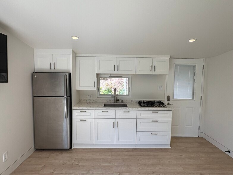 Building Photo - 4236 Ellenita Ave