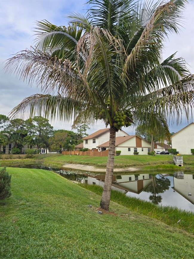 Building Photo - 1120 Parkside Green Dr