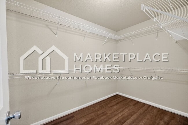 Building Photo - 1337 King Arthur Dr