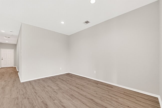 Building Photo - 20112 Leaf River Cir
