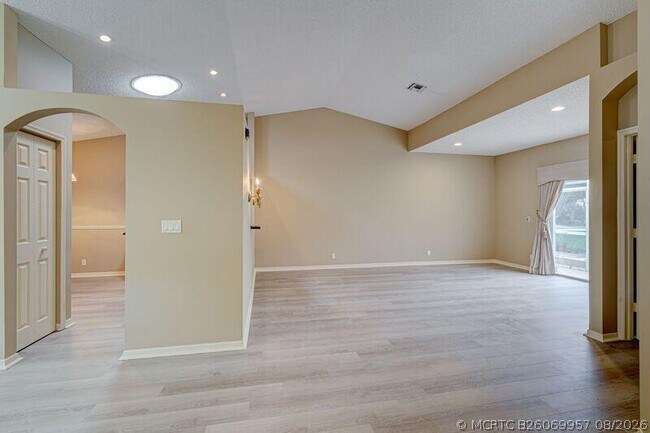 Building Photo - 6183 Floral Lakes Dr