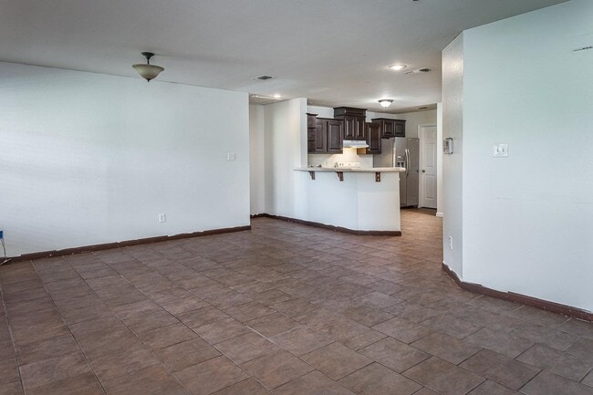 Building Photo - 808 E Gutierrez St