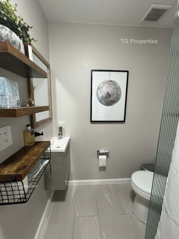 Building Photo - 1313 E Pineloch Ave