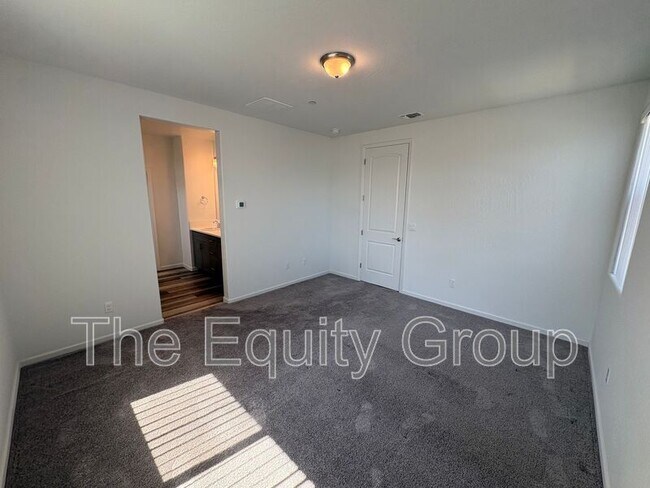 Building Photo - 3036 N Parkside St