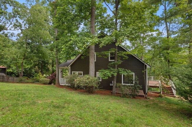Building Photo - Beautiful Beaverdam Home