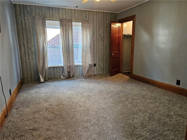 Building Photo - 1127 Highland St