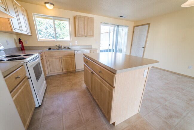 Building Photo - Newer 3 Bedroom Home for Rent