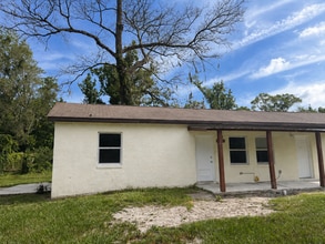 Building Photo - Spacious 1BR/1BA Duplex in North Dade City Near the Withlacoochee River!