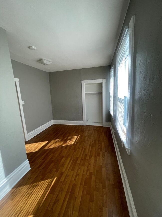 Building Photo - Single Family House in Mt Washington Avail...