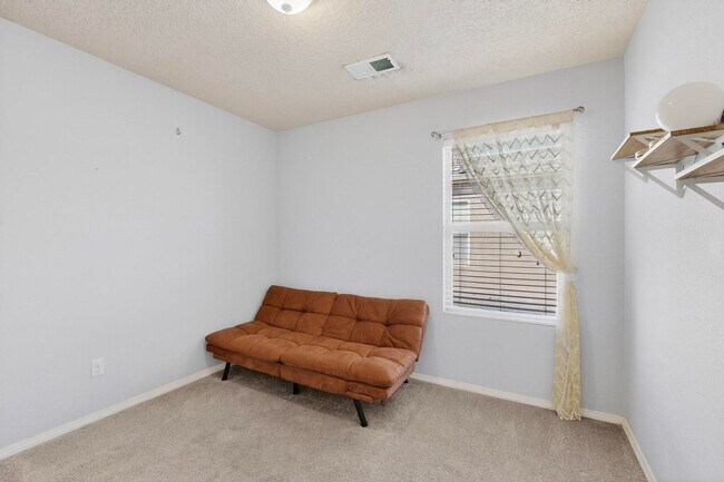 Building Photo - Montano Unser NW 3/4 bedroom 2/bath 2/Car garage