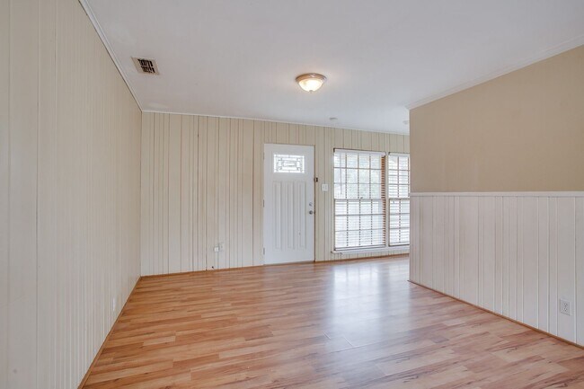 Building Photo - Pre Leasing for fall 2026! 3/2 in Tech Terrace