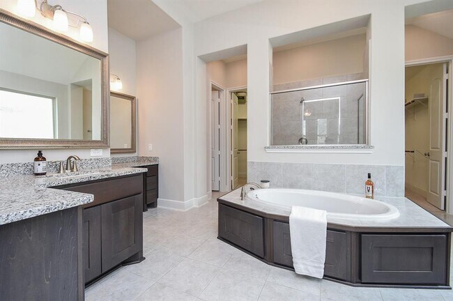 Building Photo - 4718 Mesquite Terrace Dr