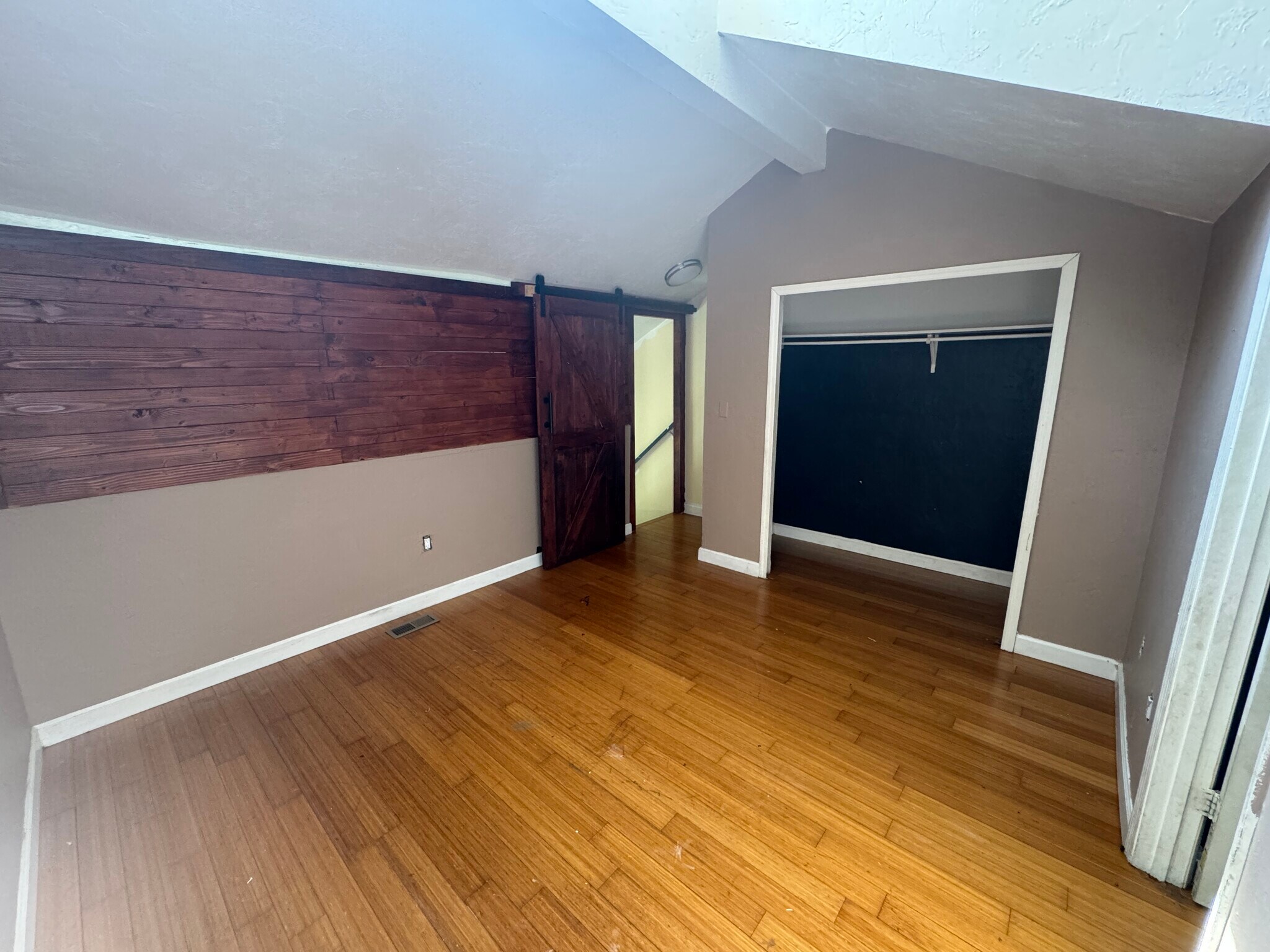 Building Photo - 1860 Nekoma Ct
