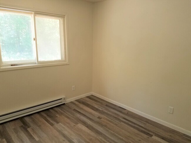 Building Photo - 1745 La Cres St