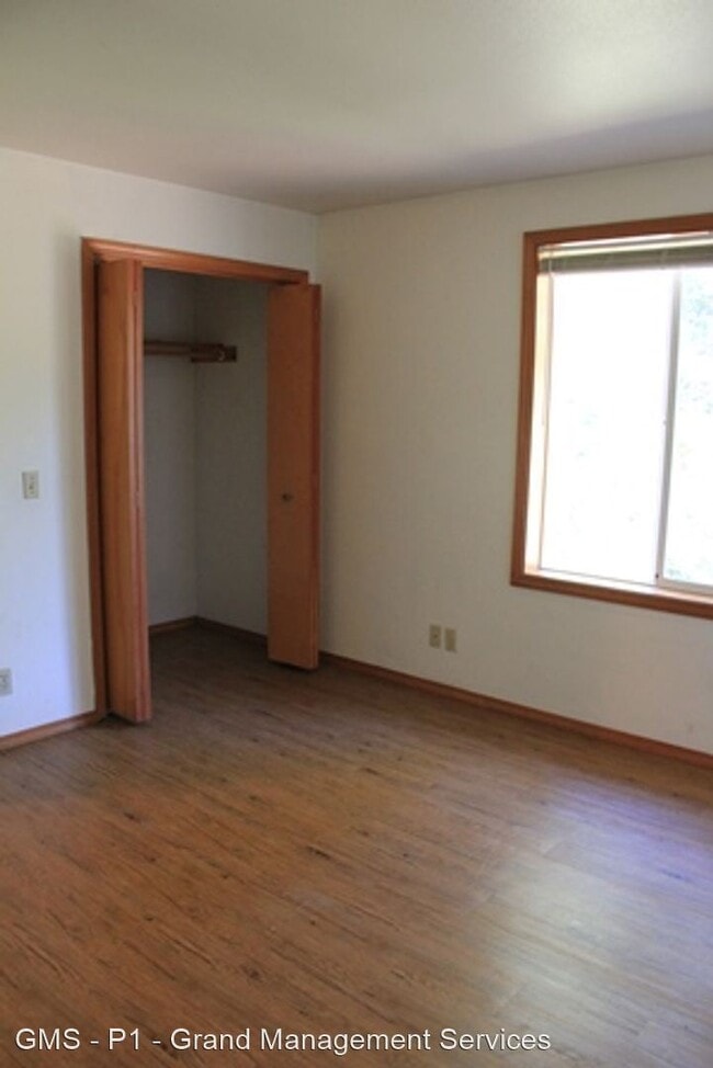 Building Photo - 2 br, 1 bath Apartment - Sea Mist Apartmen...