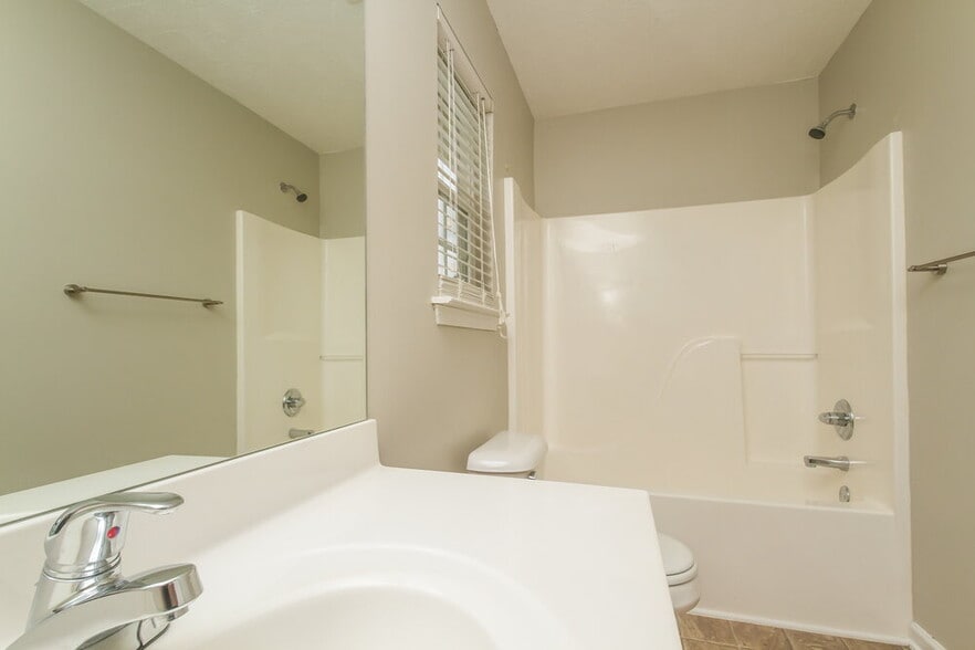 Building Photo - 5054 Betsy Ann Ave