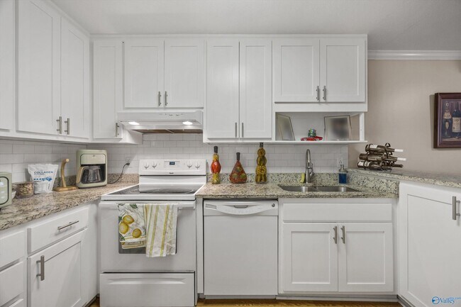 Building Photo - 2134 Greenwood Pl SW