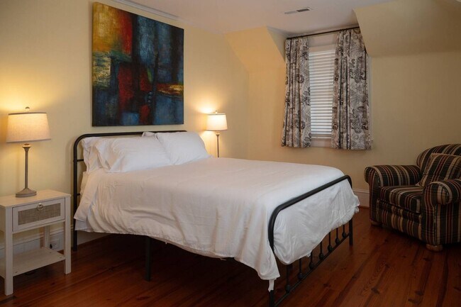 Building Photo - ***Furnished***Charming Historical Home for Lease in Downtown Winston-Salem