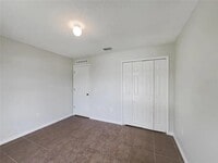 Building Photo - 1725 Sunset Ridge Dr