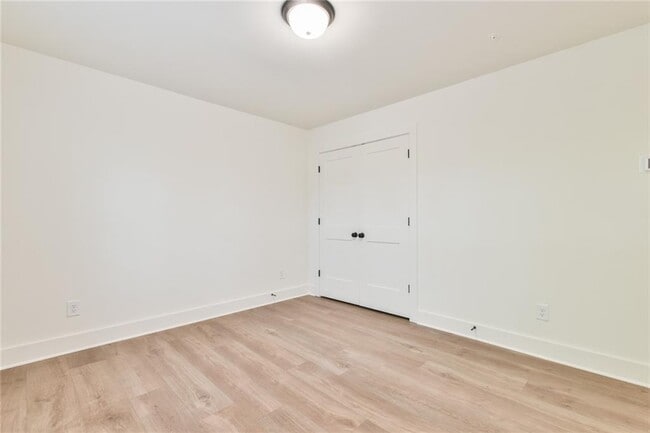 Building Photo - 235 Firefly Cir