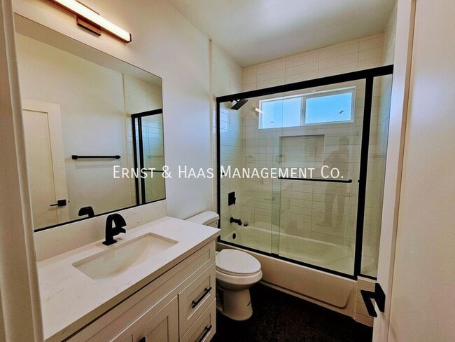 Building Photo - 5016 N Bentree Cir