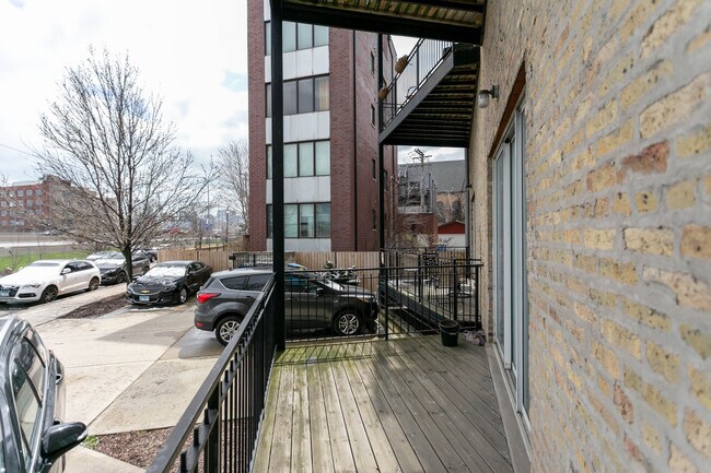 Building Photo - 1359 N Noble St