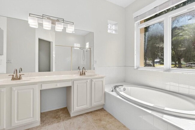 Building Photo - 10337 Pointview Ct