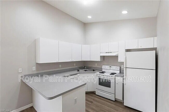 Building Photo - 2130 NE 8th Pl