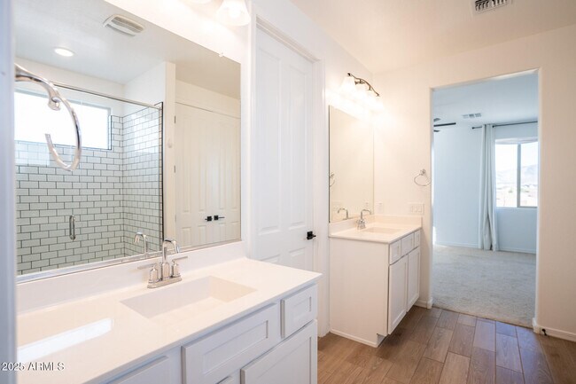 Building Photo - 4368 N Pioneer Dr