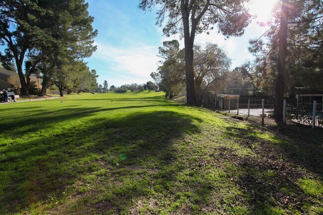 Building Photo - 1632 Siskiyou Dr