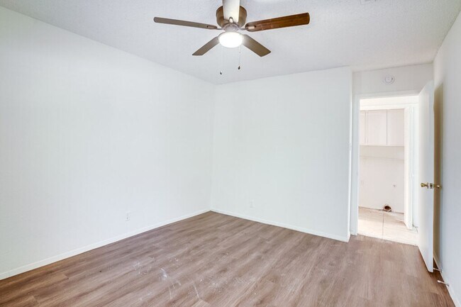 Building Photo - 907 Fieldwood Dr