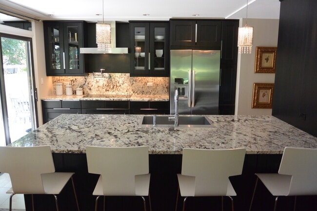 Building Photo - 328 Shoreline Rd