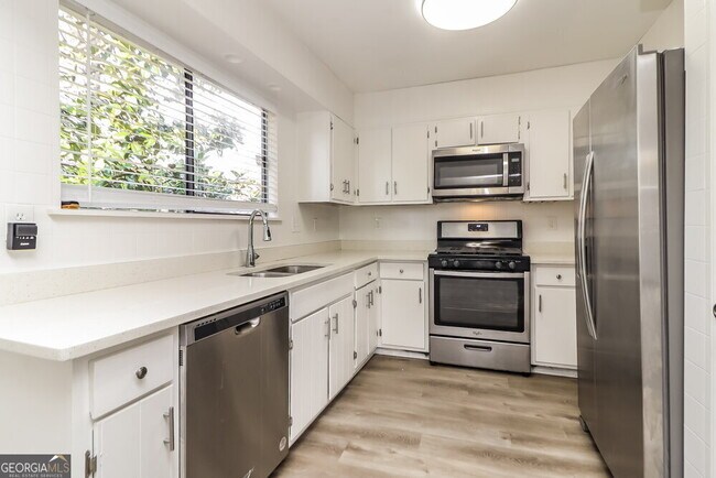 Building Photo - 4795 Jamerson Forest Cir