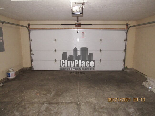 Building Photo - 608 Fisher Creek Dr, Indianapolis, IN 46239