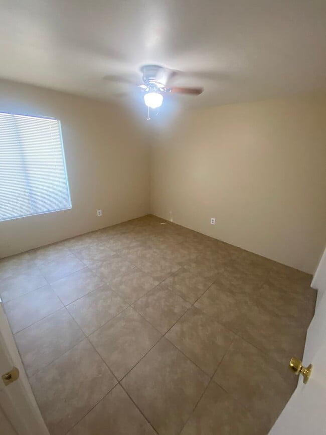 Building Photo - 913 Nimrod Ct