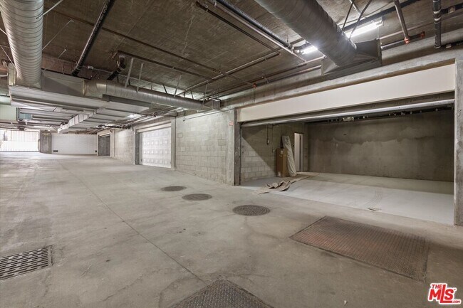 Building Photo - 1032 3rd St