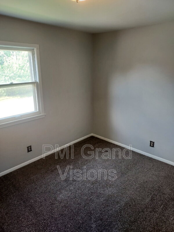 Building Photo - 340 N Monroe St