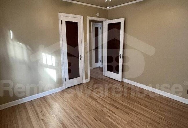 Building Photo - 2 Bed/1 Bath Upper Duplex in Minneapolis