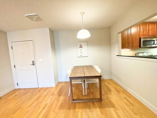 Building Photo - 318 Rindge Ave